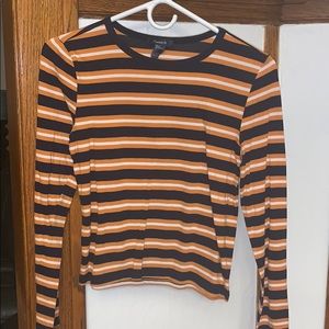 I’m selling a forever 21 long sleeves